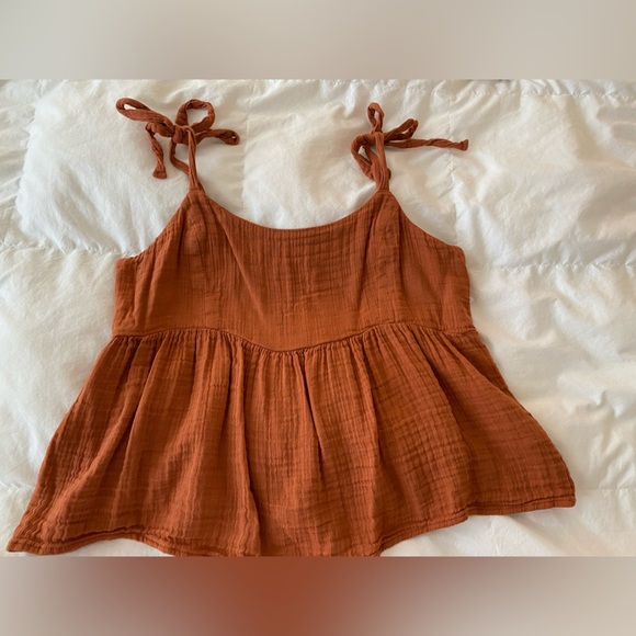 Adjustable strap tank top - Picture 5 of 5